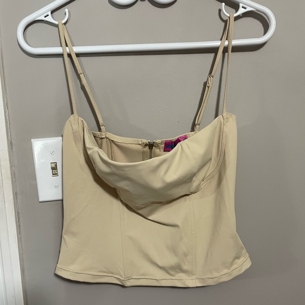 Edikted Juno Corset in beige.